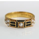 15ct Chester hallmarked yellow gold mourning ring set with onyx and pearls, with panels of plaited