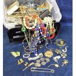 Jewellery, a large quantity of mixed modern costume jewellery (mixed) (100s)