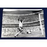 Football autograph, Carlos Alberto, Brazil, superb b/w photograph, approx. 30cm x 20cm, showing