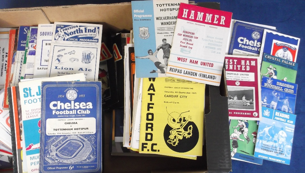 Football programmes, a mixed selection of approx. 400 programmes 1950's onwards many different clubs