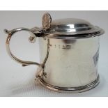 William IV Scottish silver hinge lidded mustard pot by Elder & Co, the lid with scallop shell