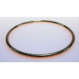 9ct hallmarked gold hollow bangle with facet decoration, weight 4.2g approx.