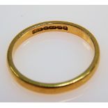 22ct hallmarked gold wedding band, weight 2.8g approx.