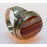 Modern 9ct gold banded agate cabochon set cocktail ring, maker J & VH, Birmingham 1969, weight 10.1g