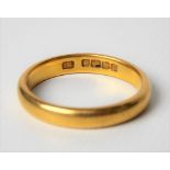 22ct hallmarked gold band ring, weight 5.5g approx.