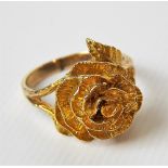 9ct hallmarked gold flowerhead cast ring, weight 4.1g approx.