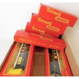 Tri-ang Hornby two Pullman first class carriages no. R.228 and a second class carriage R.328, a B.