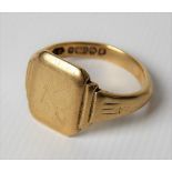 9ct hallmarked gold signet ring, weight 4.9g approx.