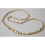 Pearl necklace with 9ct gold clasp, length 45cm