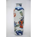 A wucai vase in Chinese porcelain 'scholar with servants' (23cm)