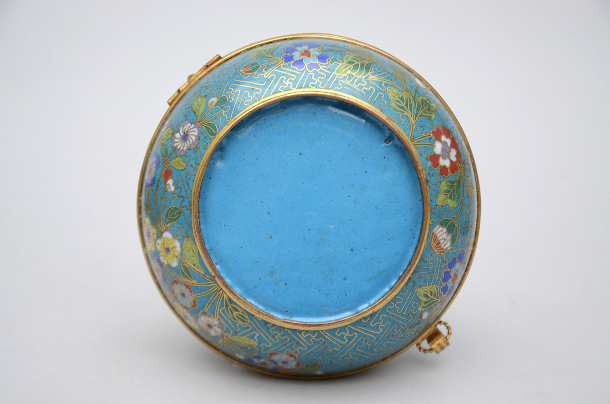 Lidded pot in Chinese cloisonnÈ 'bird', 19th - 20th century (14x7cm) - Image 3 of 3