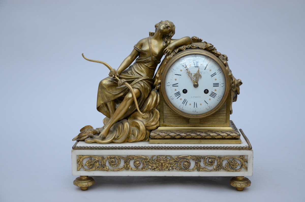 A Louis XVI clock 'Raingo FrËres ‡ Paris' (17x36x34cm)