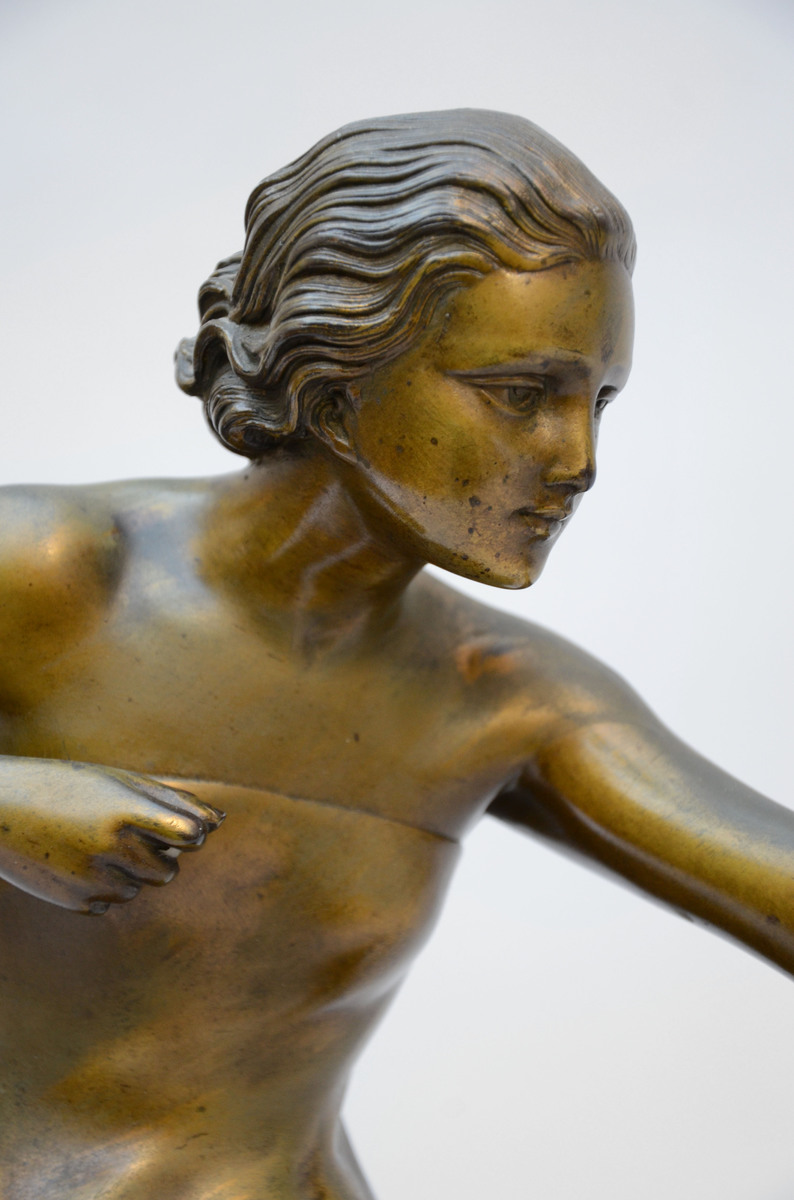 Uriano: art deco bronze 'woman with a bow' (*) (16x40x55cm) - Image 2 of 5