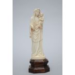 Sculpture in ivory 'madonna and child' (*) (21cm)