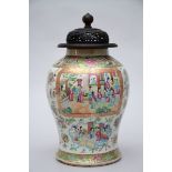 Pot in Chinese Canton porcelain with wooden cover (36cm)