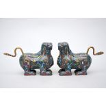 Pair of Chinese cloisonnÈ lions, 20th century (20x13cm)