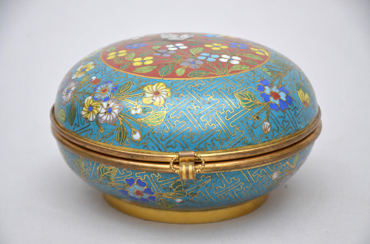 Lidded pot in Chinese cloisonnÈ 'bird', 19th - 20th century (14x7cm)