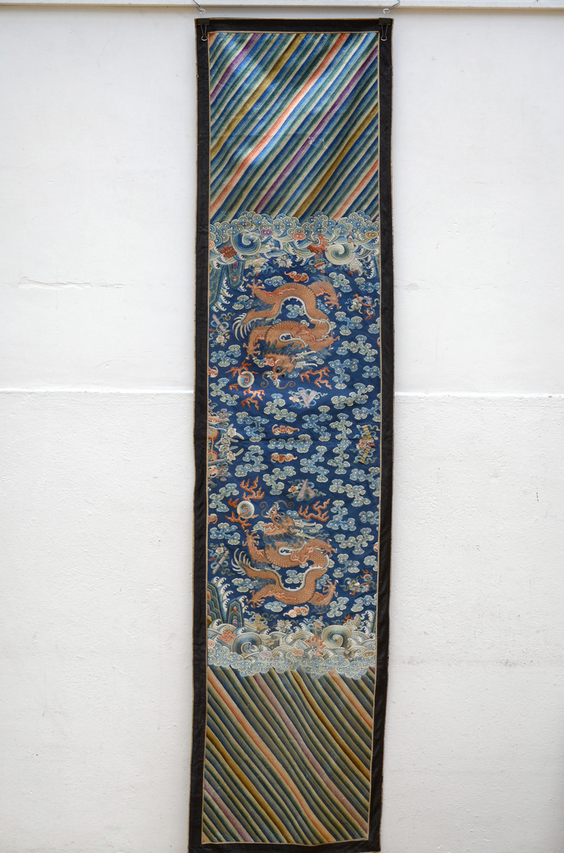 Chinese silk Kesi textile 'dragons' (43x180cm)