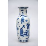 A blue and white vase in Chinese porcelain 'acrobats' (*) (26cm)