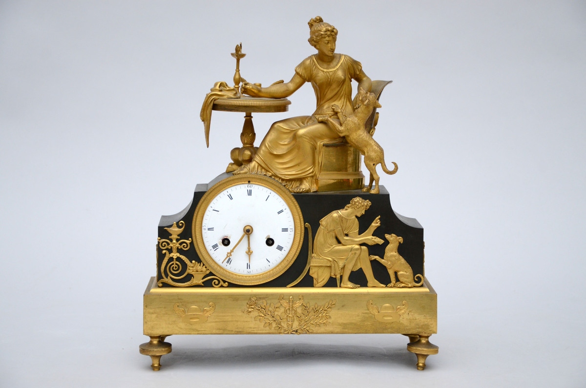 Bronze empire clock 'lady with dog' (10x29x37cm)