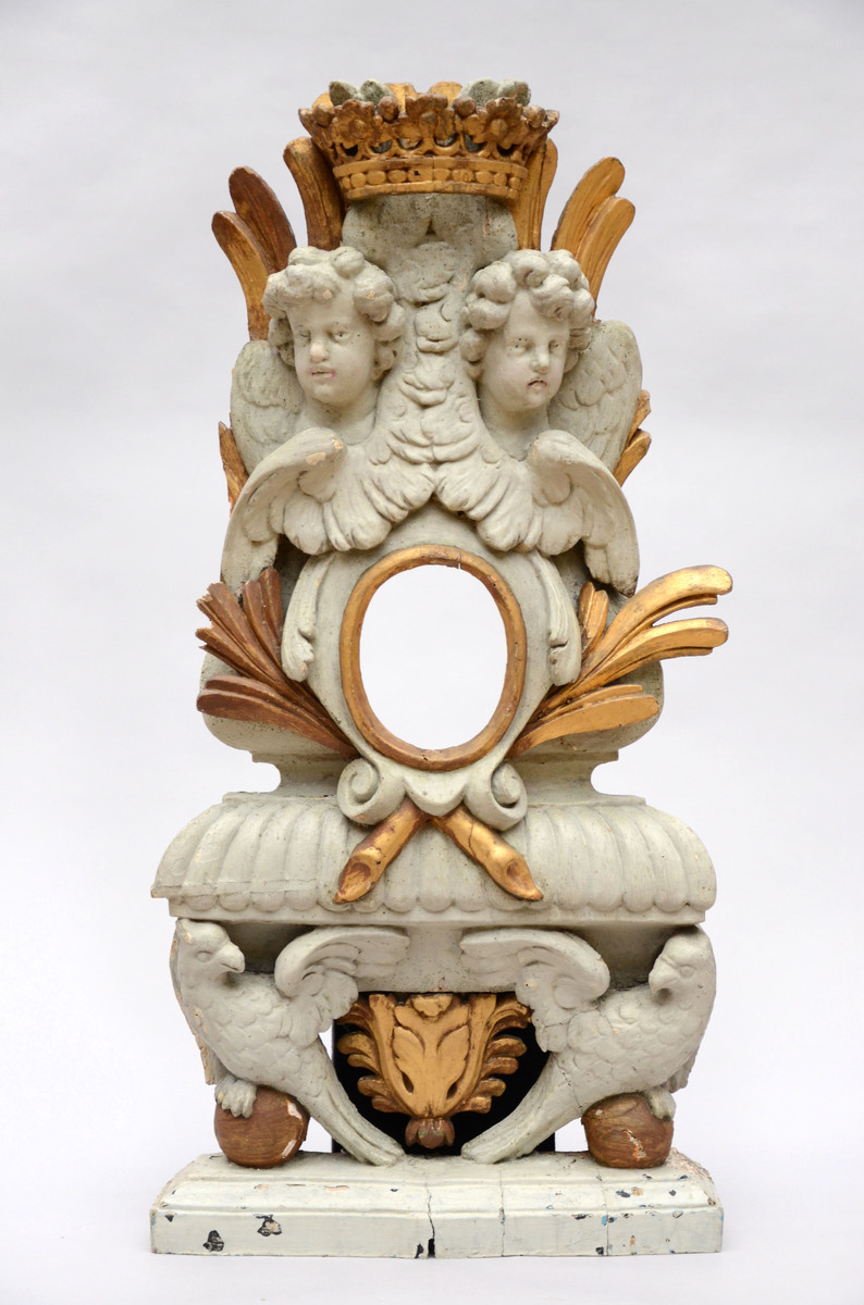 A wooden relic holder, Baroque period (40x77cm)