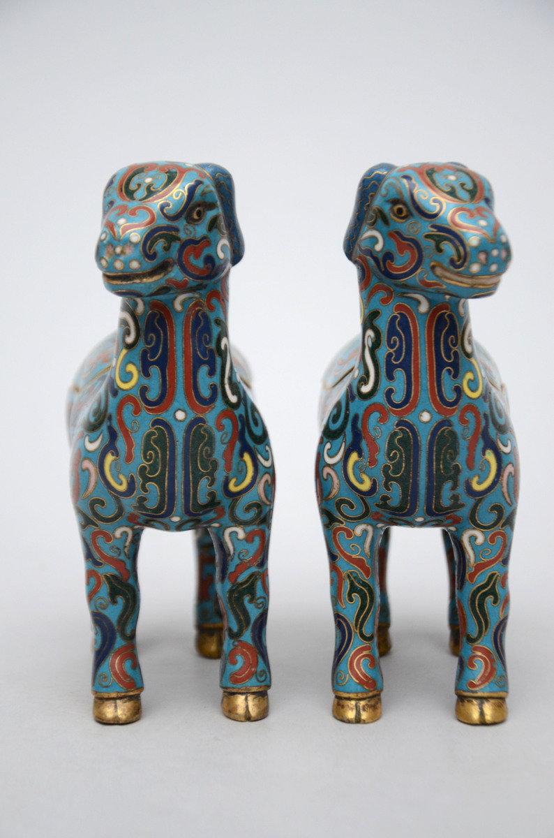 A pair of Chinese cloisonnÈ lambs, 20th century (15cm) - Image 2 of 4