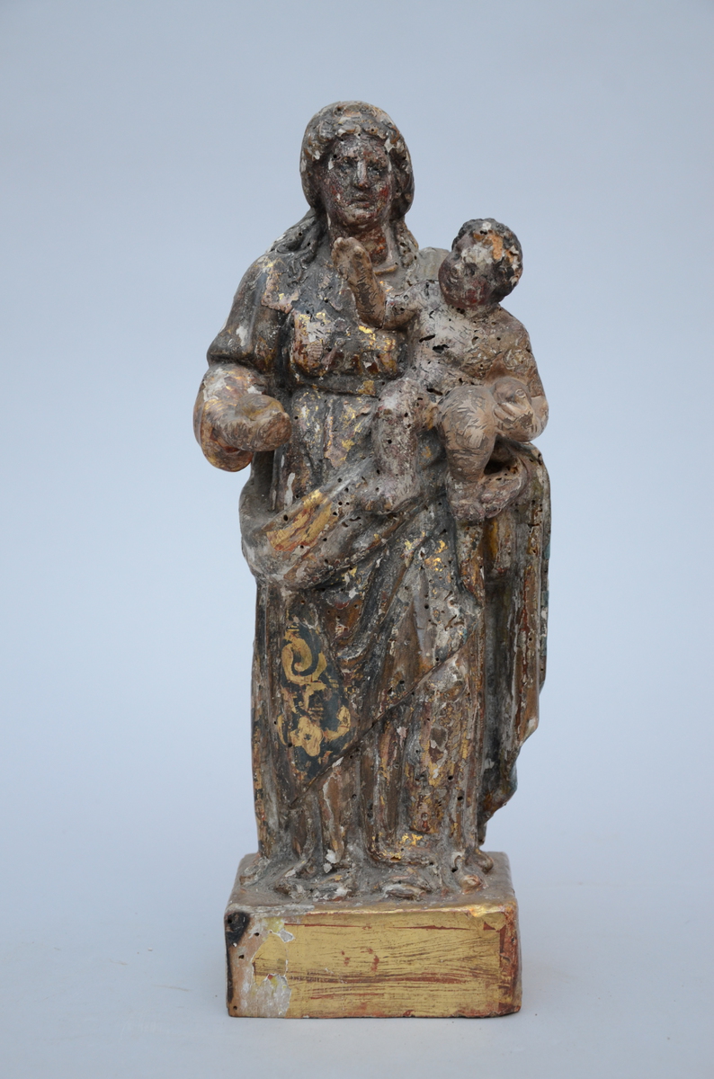 Madonna and child carved in wood,17th century (*) (36cm)