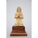 Goa statue in ivory 'worshipper', 17th - 18th century (7cm)