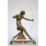 Uriano: art deco bronze 'woman with a bow' (*) (16x40x55cm)