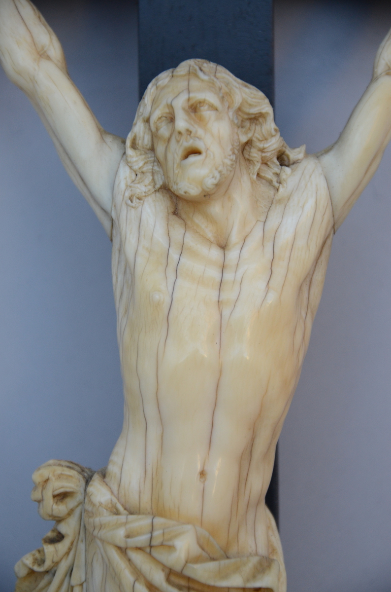 A corpus in ivory, Dieppe 19th century (*) (25cm) - Image 2 of 3