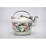Teapot in Chinese porcelain 'butterflies' (10cm)
