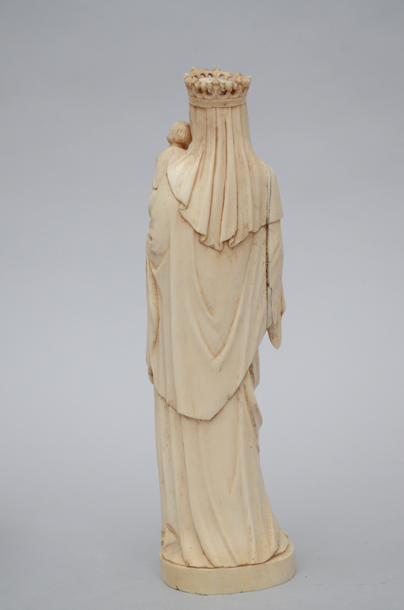 Large gothic revival 'madonna with child' in ivory (*) (35cm) - Image 2 of 3