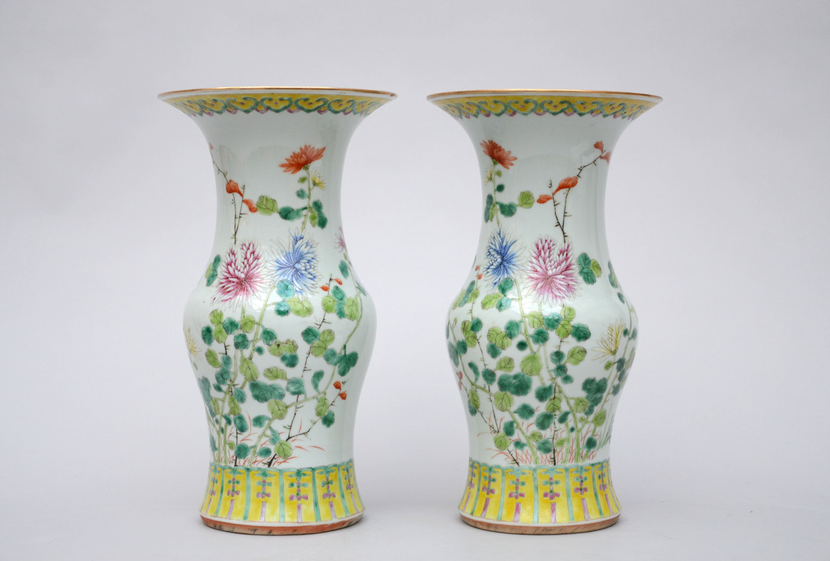 A pairl of vases in Chinese famille rose porcelain 'flowers' (34cm)