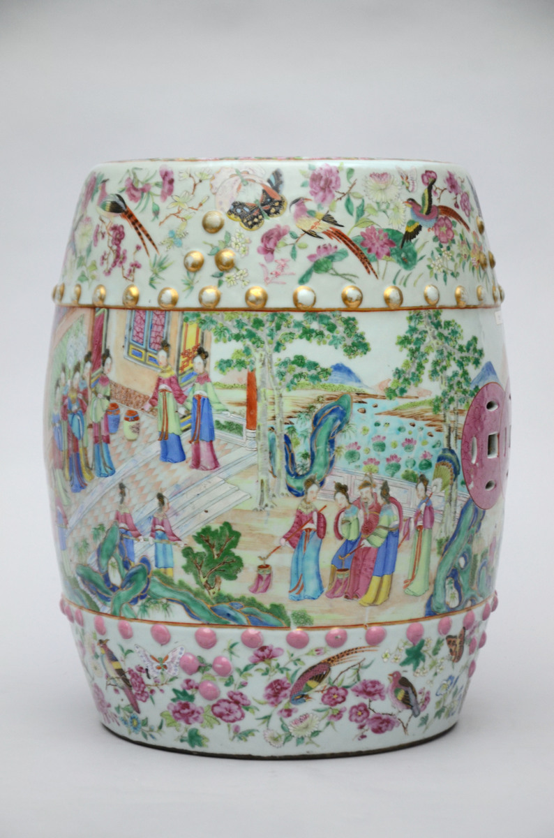 Garden seat in Canton porcelain, 19th century (*) (36x47cm)