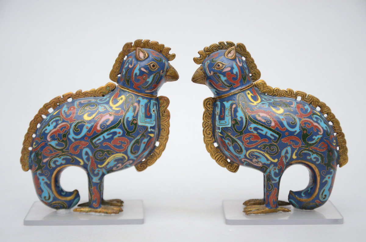 Pair of Chinese cloisonnÈ birds, 20th century (13x16cm)