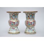 A pair of large spitoons in Canton porcelain, 19th century (40cm)