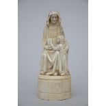 Gothic revival statue in ivory 'woman and child' (14cm)