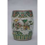 Garden seat in famille verte porcelain 'warriors' (37x49cm)