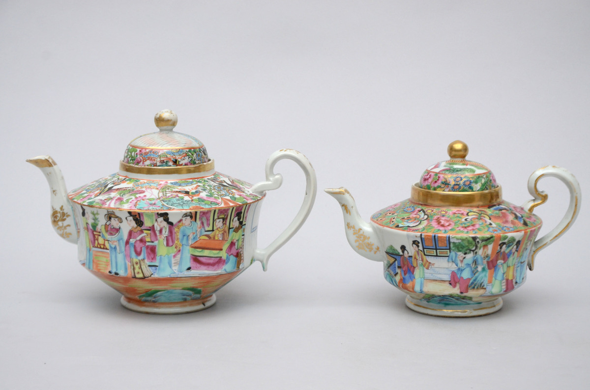 Lot: two large teapots in Canton porcelain (16cm)