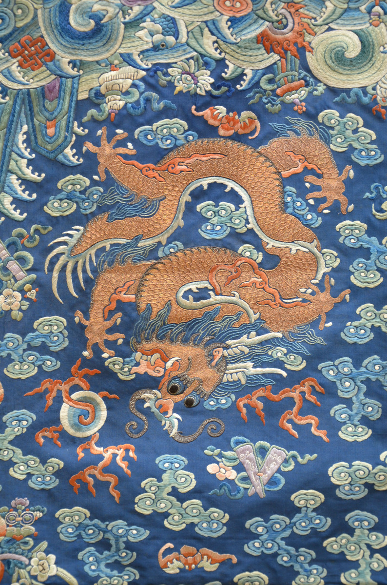 Chinese silk Kesi textile 'dragons' (43x180cm) - Image 3 of 5