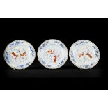 Three famille rose plates 'fishes', Qianlong period (23cm)