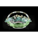 Famille verte relief dish with dragons in Chinese porcelain, Qing dynasty (hall mark) (24x13cm)