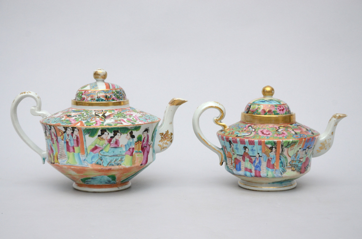 Lot: two large teapots in Canton porcelain (16cm) - Image 2 of 4