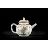 Chinese teapot in famille verte porcelain 'flowers', 18th century (15cm)