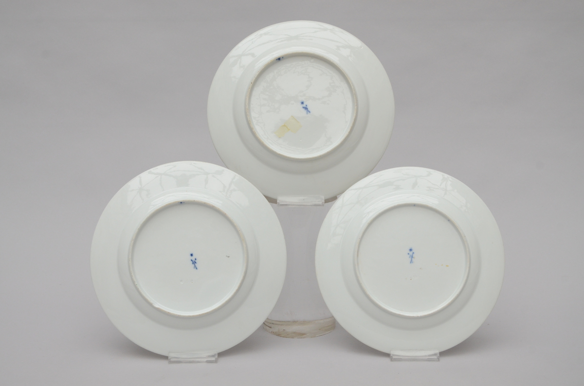 Three dishes in German porcelain 'flowers' (24cm) - Image 2 of 2
