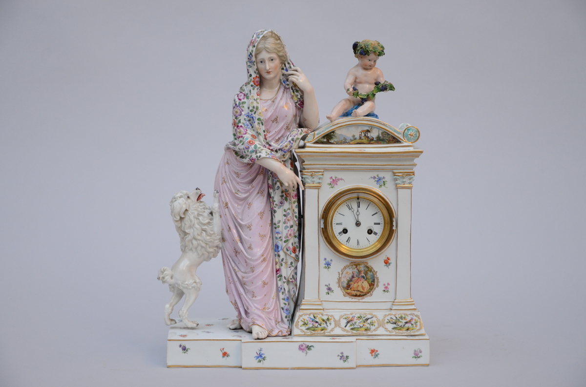 Clock in porcelain, Louis XVI style (*) (16x31x40cm)