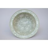 Large bowl in Chinese celadon porcelain, 19th century (*) (48x15cm)