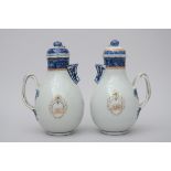 A pair of ewers in Chinese export porcelain 'Monogram', 18th century (24cm)