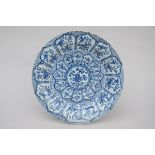 Large Chinese dish in Chinese blue and white porcelain, Kangxi period (39cm)