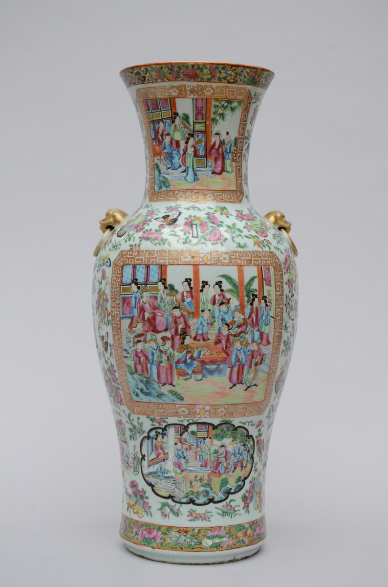 A vase in Chinese Canton porcelain 'audience' (62cm) - Image 2 of 4